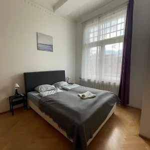 white-pearl-rooms.inbudapesthotels.com/